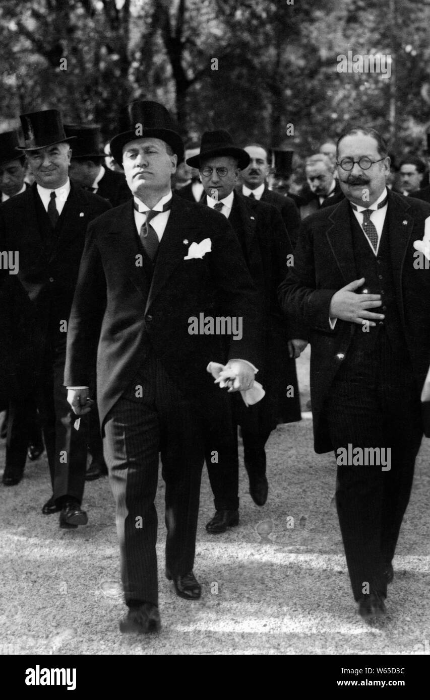 Benito Mussolini et ministres lors de l'inauguration du conseil scientifique agricole, 1930 Banque D'Images