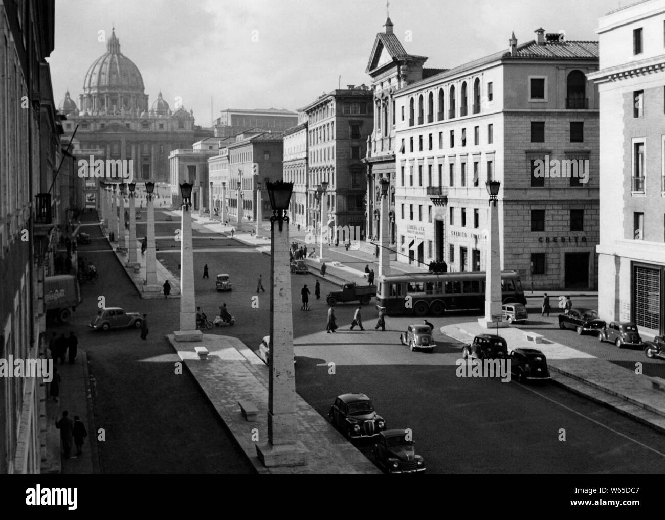 Via della Conciliazione et san Pietro, Rome 1958 Banque D'Images