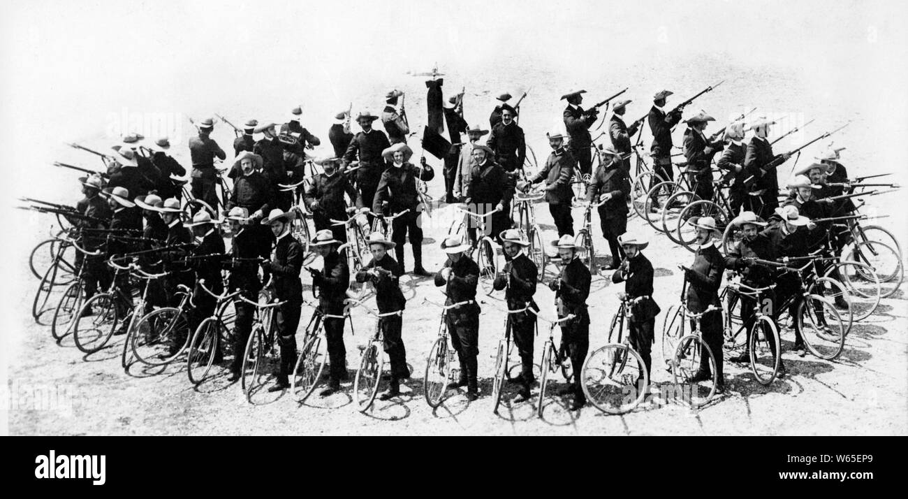 Corpo nazionale di volontari ciclisti ed automobilisti, VCA, de l'organisation soumise à la supervision du ministère de la guerre, créé pour contribuer à la défense de la patrie par la préparation de la randonnée à vélo et les forces de l'automobile, 1908-1915 Banque D'Images