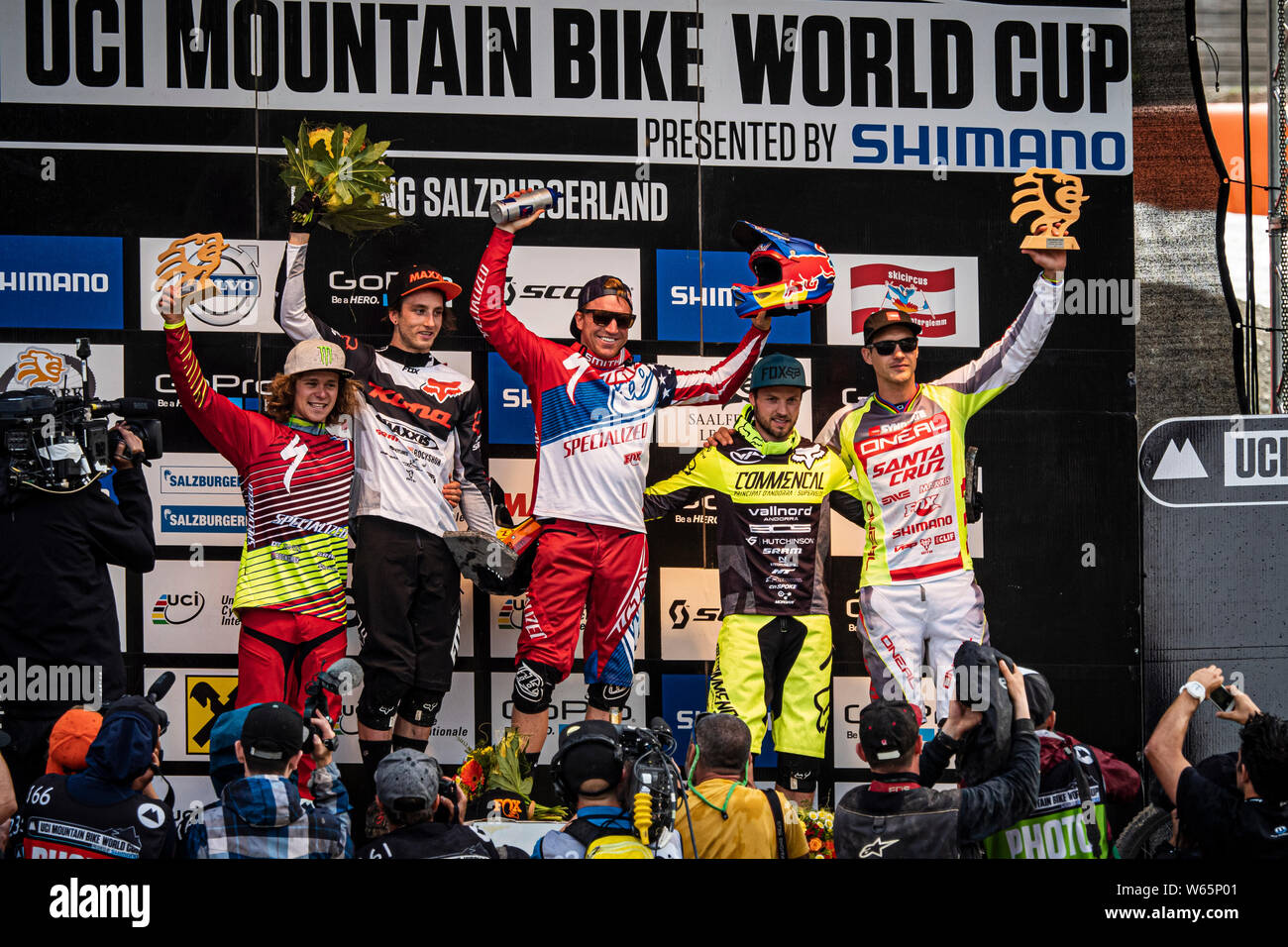 LEOGANG, Autriche - 14 juin 2015. Gagnants podium à la Descente de vélo de montagne UCI Coupe du monde. 1ère Aaron Gwin, 2ème Conor Fearon, 3e Rémi Thirion, 4e Banque D'Images