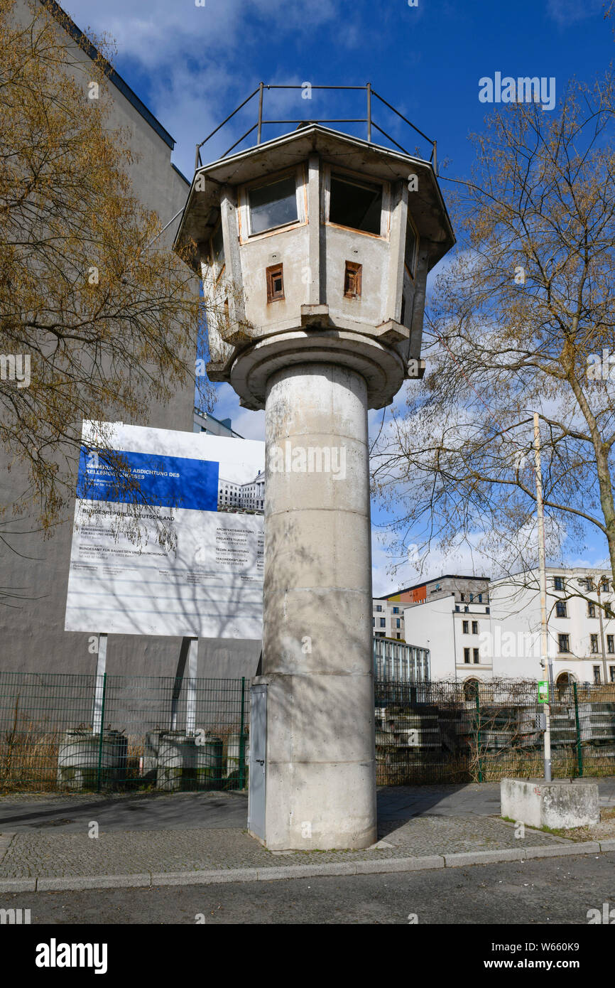 DDR-Wachturm, rue Erna-Berger-Strasse, Potsdamer Platz, Tiergarten, Berlin, Deutschland Banque D'Images