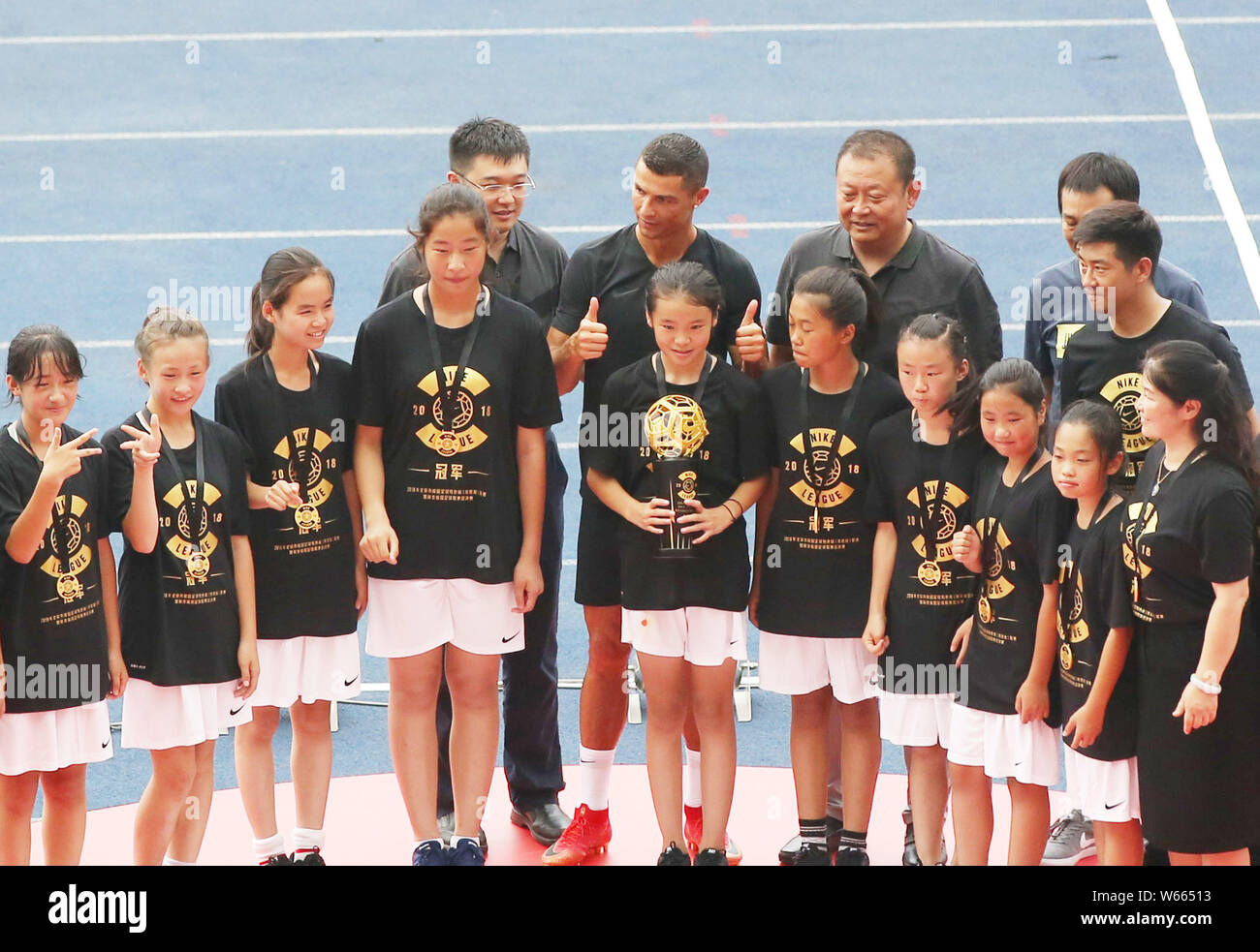 Joueur de football portugais Cristiano Ronaldo, centre, de la Juventus FC assiste à la finale de ligue à Nike 2018 Centre sportif olympique de Beijing, C Banque D'Images