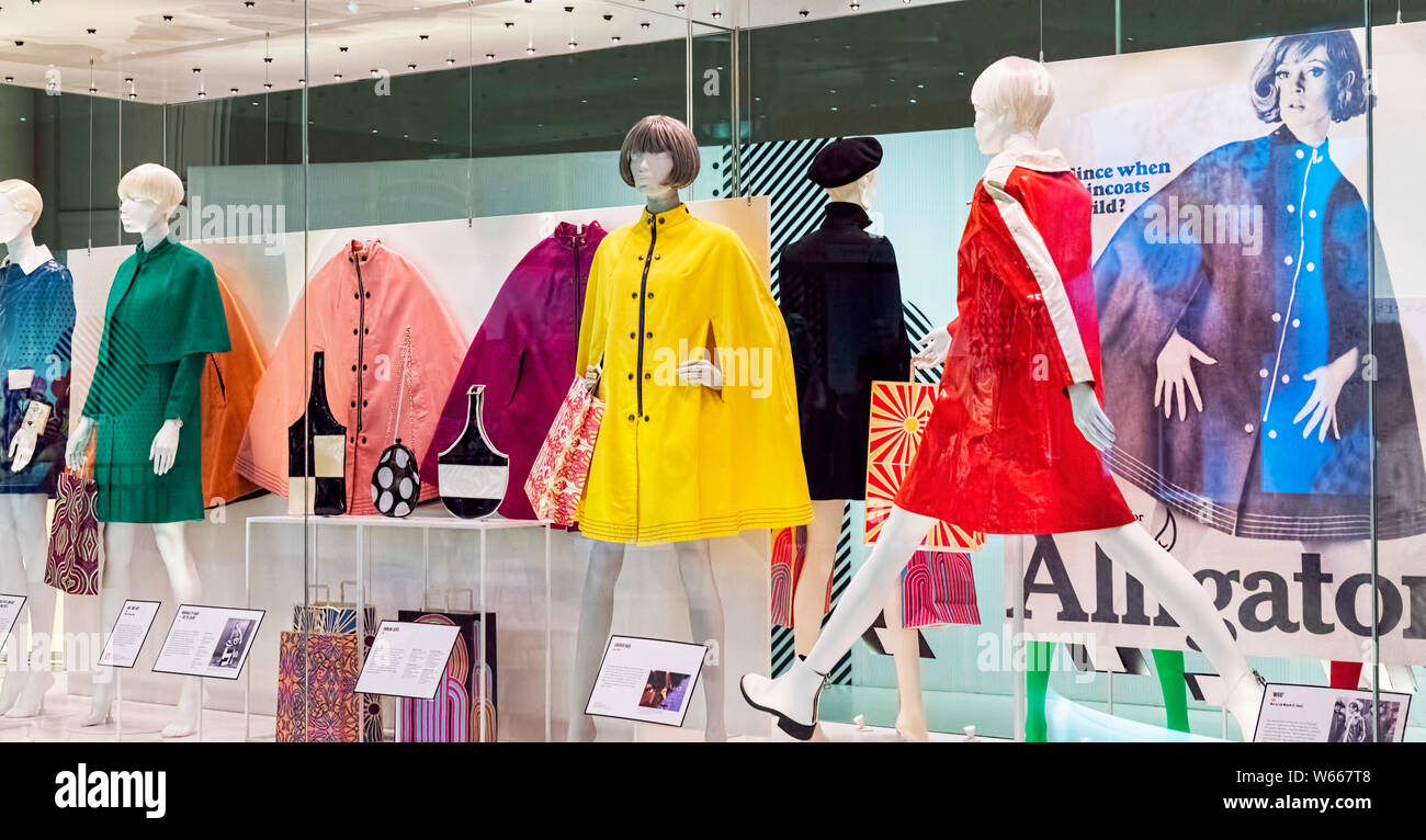 Mannequins femmes partie de Mary Quant à l'exposition V & A Museum, Cromwell Road, London SW7 UK Banque D'Images