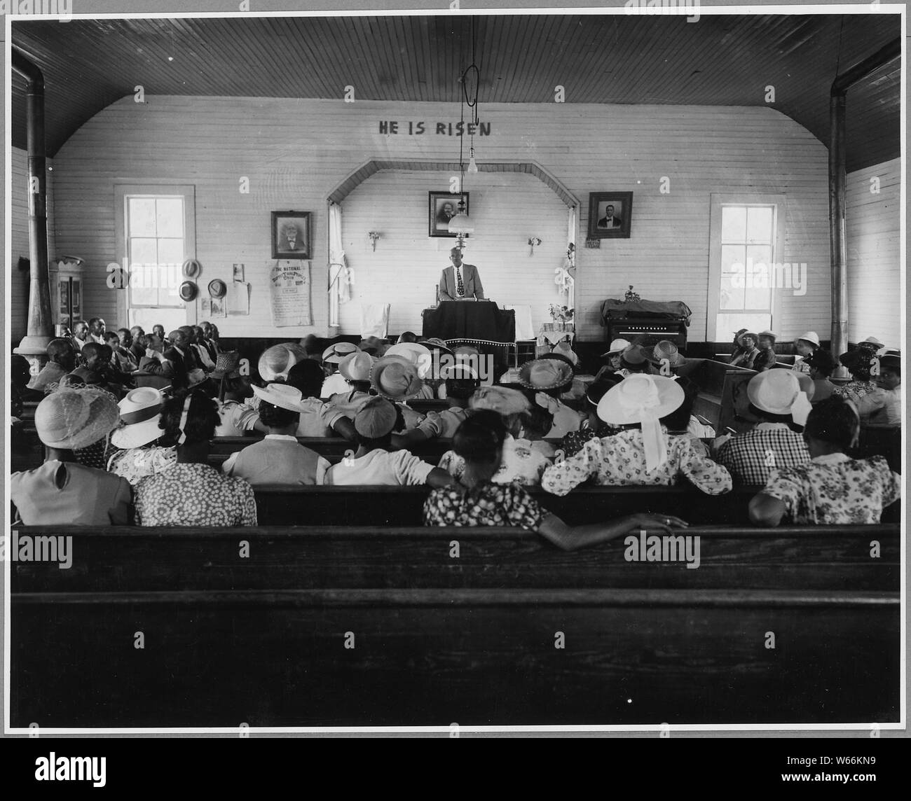 Culte de l'Église baptiste de Jefferson, Putnam County, en Géorgie. L'harmonie 495 Rd, Greensboro, GA. ; Portée et contenu : la légende complète se lit comme suit : HJefferson d'adoration de l'Église baptiste, Putnam County, en Géorgie. L'harmonie 495 Rd, Greensboro, GA. La prédication de services sont tenues une fois par mois et l'école du dimanche tous les dimanches des services. Il y a également des réunions de prière le samedi qui sont fréquentée uniquement par les adultes et les enfants plus âgés. Chaque année au mois d'août l'église détient une semaine de réunions de prière suivie d'une semaine de la prédication, et en ces occasions qui ont quitté la communauté à faire tous les efforts possibles pour c Banque D'Images