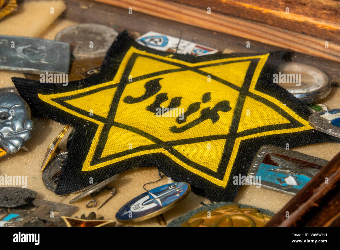 Badge juif en vente sur un marché à Kazimierz, Cracovie, Pologne Banque D'Images
