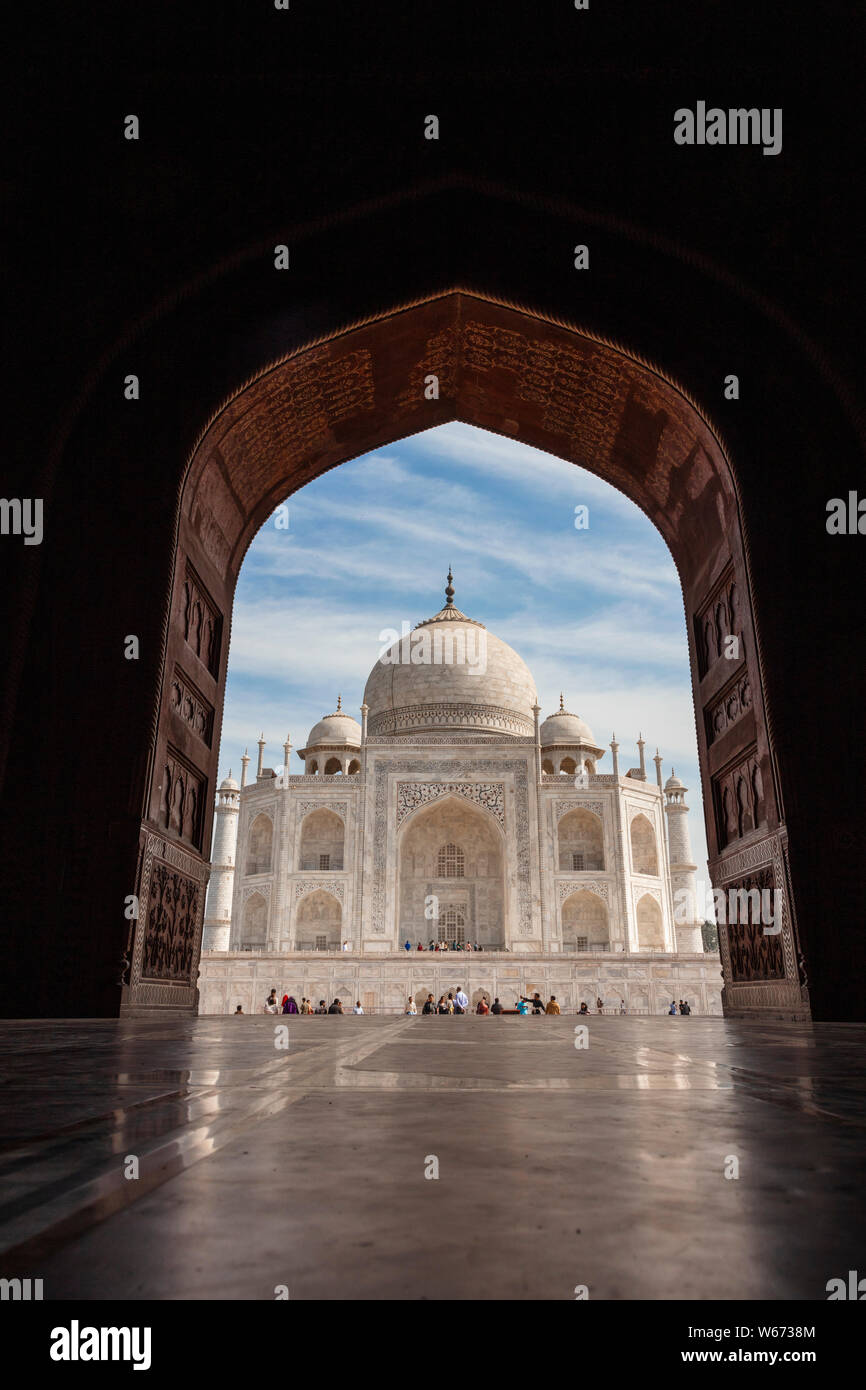 Le majestueux Taj Mahal de l'intérieur de la mosquée, une interdiction Kau lieu de rassemblement pour les fidèles Banque D'Images