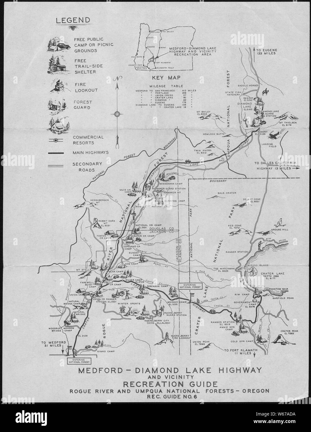 Medford-Diamond Guide des loisirs de l'autoroute du lac, Rogue River et les forêts nationales d'Umpqua, Oregon,. ; Portée et contenu : Cette carte illustre les zones de loisirs. Banque D'Images