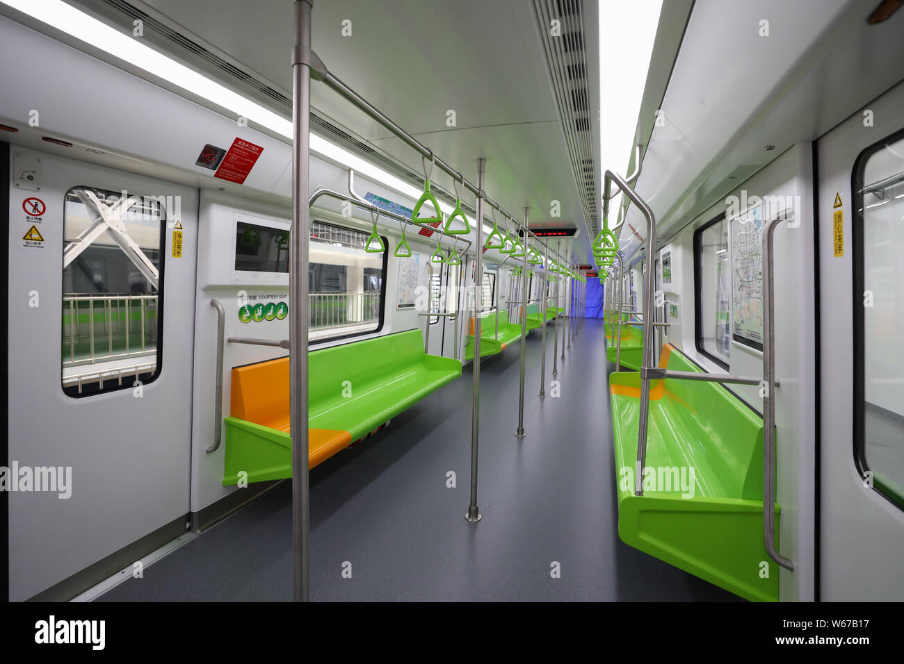 Vue de l'intérieur de la 5 000ème subway transport au cours de la cérémonie marquant le système de métro de Shanghai qui reçoit son 5 000ème chariot pour le métro ligne 2 Banque D'Images