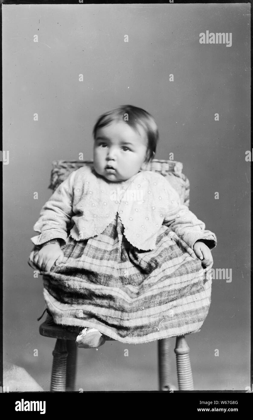 Les Amérindiens du sud-est de l'Ohio ; General notes : Cette photographie a été identifié par Joanna Scherer comme prises par Benedicte Wrensted, dont le studio photographique est situé à Pocatello, Idaho. Mme Scherer est un anthropologue qui travaille sur la Smithsonian Institution's , Handbook of North American Indians Projet. Wrensted appris la photographie de sa tante au Danemark dans les années 1880 et avait un studio à Horsens, Danemark pendant environ quatre ans. Wrensted est venu aux États-Unis à partir du Danemark en 1894, s'installe à Pocatello, andpurchased le studio de A.B. Hower en 1895. Elle a continué à p Banque D'Images