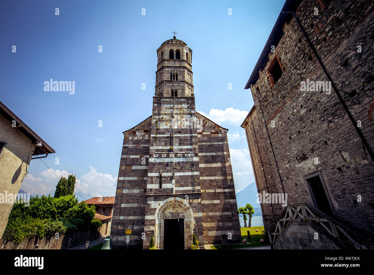 Menaggio, ITALIE, 05 juin 2019 : décors architecturaux et les fresques de l'église Santa Maria del Tiglio , juin 05, 2019, à Gravedona, lac de Côme, Italie Banque D'Images