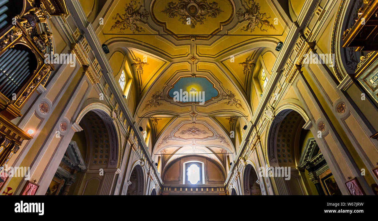 Menaggio, ITALIE, 05 juin 2019 : décors architecturaux et les fresques de l'église Santa Maria del Tiglio , juin 05, 2019, à Gravedona, lac de Côme, Italie Banque D'Images