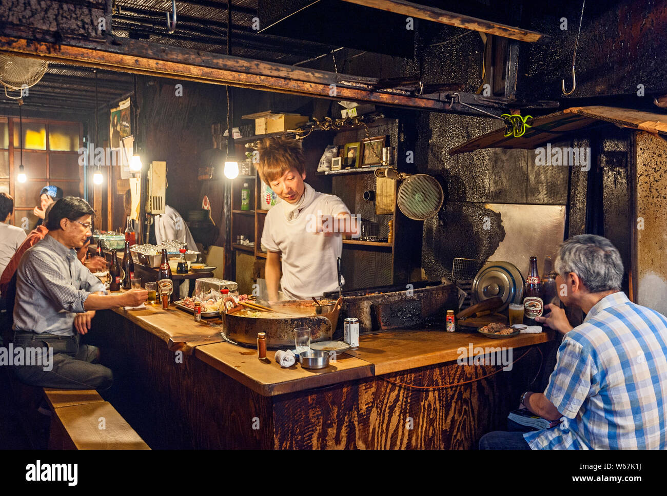 Tokyo Alley Omoide Yokocho Yakitori Restaurant Food Stat Shinjuku Tokyo Japon Shonben Yokocho Banque D'Images