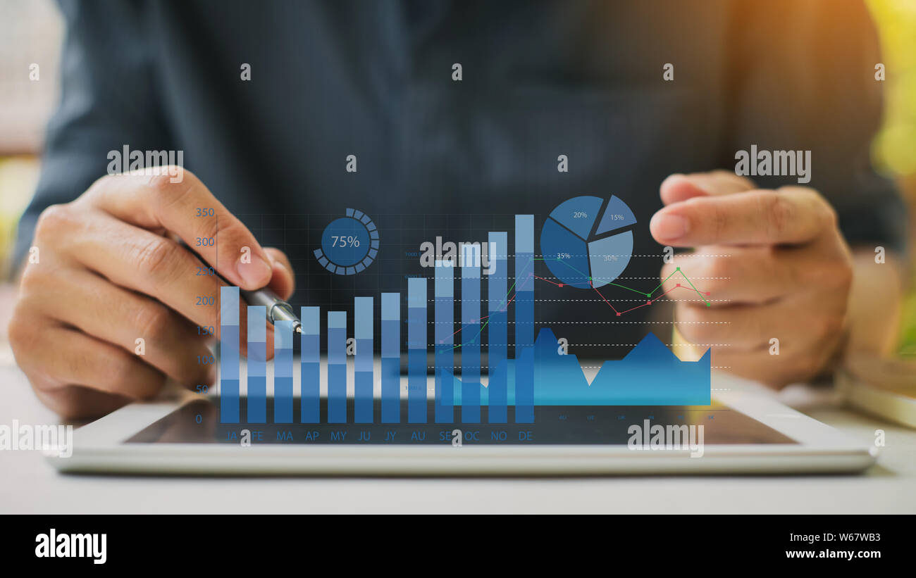 L'analyse financière de l'entreprise Investisseurs Affaires fonds communs de travail rapport numérique avec la technologie graphique de réalité augmentée. Concept pour affaires, Banque D'Images