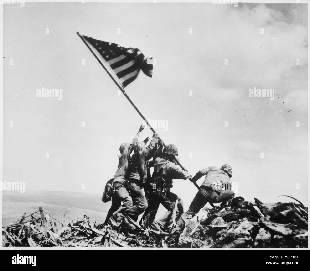 Photographie de la levée du drapeau sur Iwo Jima Banque D'Images