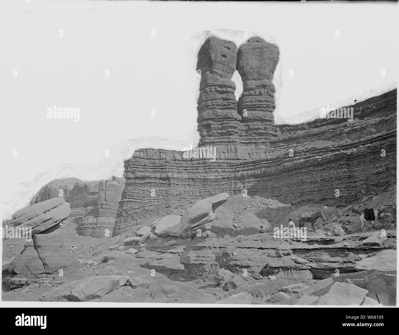 Punch et Judy, maintenant appelé le Navajo des jumeaux. Abajo quadrangle. San Juan County, Utah. Banque D'Images