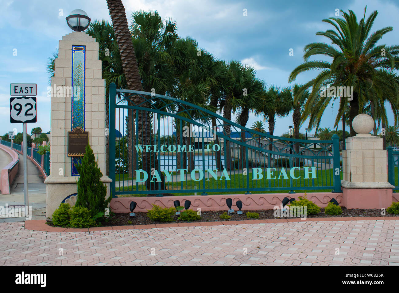 Daytona Beach en Floride. Juillet 07, 2019 Bienvenue à Daytona Beach sign on Broadway Bridge. Banque D'Images