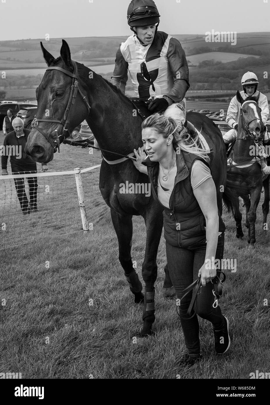 Les jockeys à la chasse au terrier 4 point à l'autre course de chevaux 2019 Banque D'Images