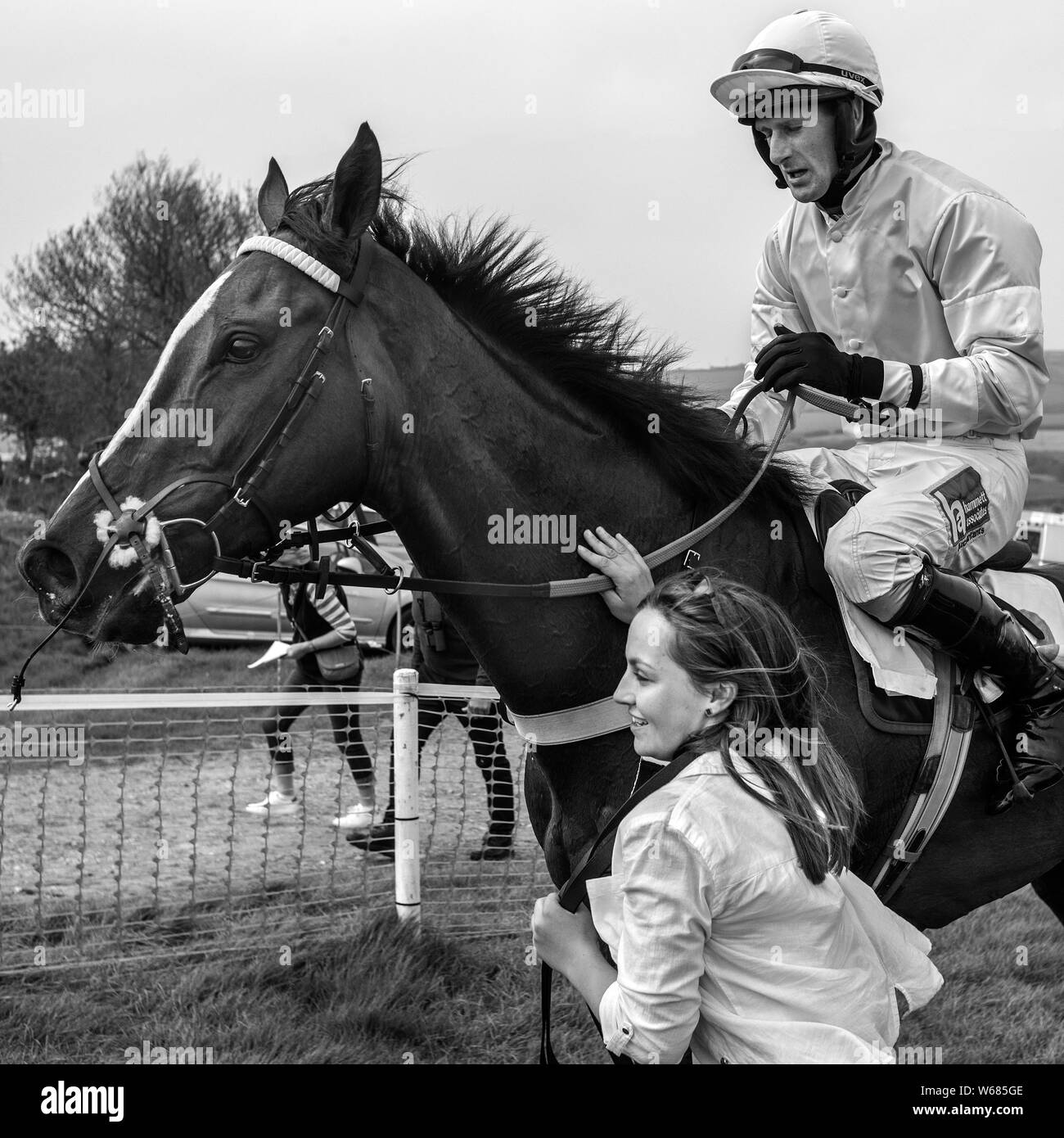 Les jockeys à la chasse au terrier 4 point à l'autre course de chevaux 2019 Banque D'Images