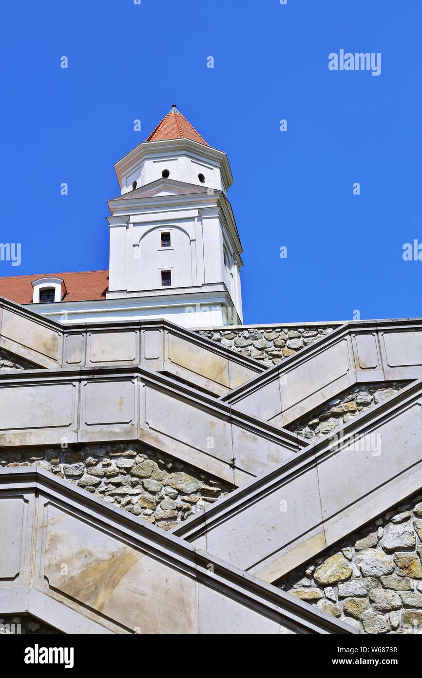Escalier pour le château de Bratislava, Slovaquie Banque D'Images