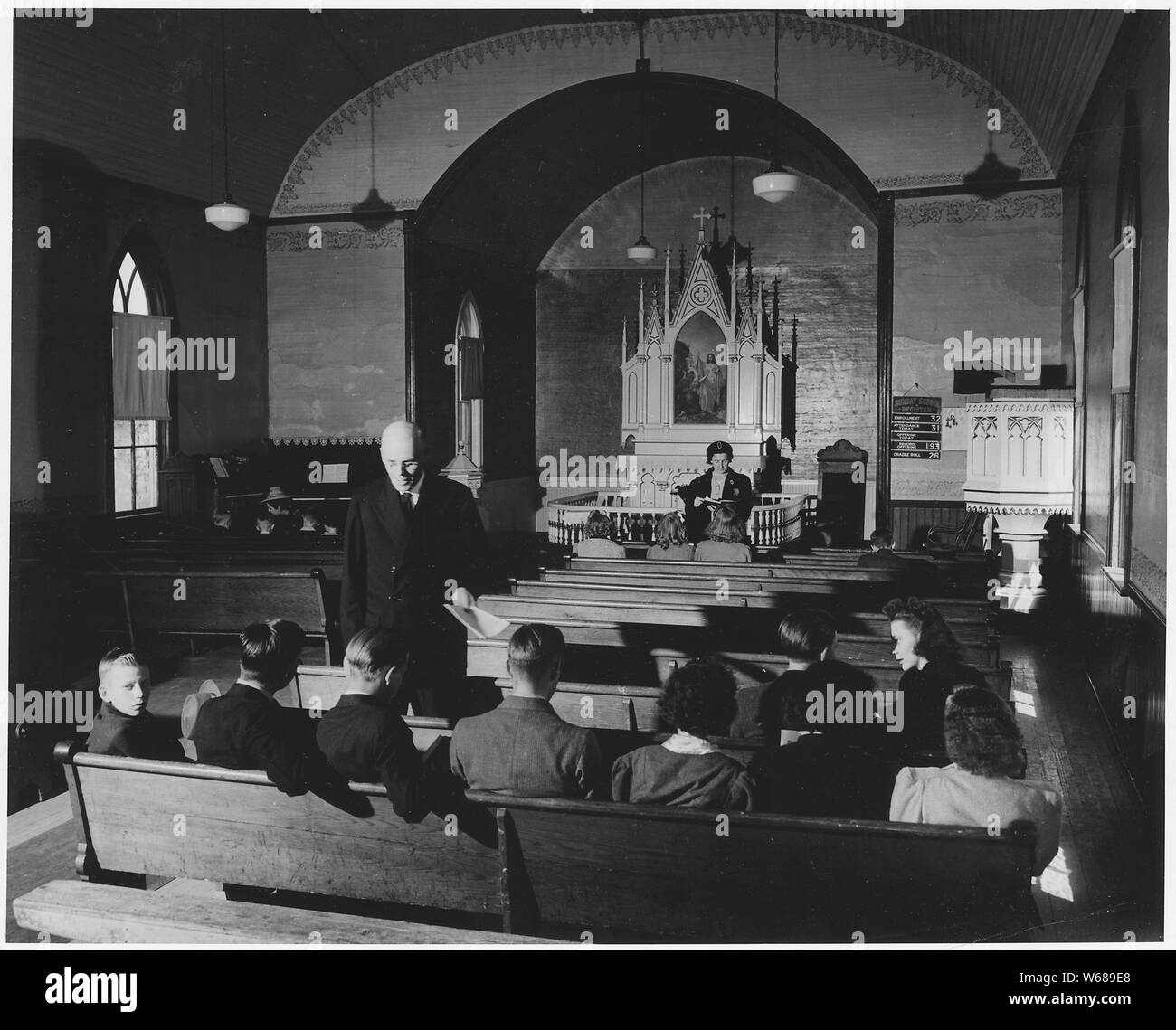 Le comté de Shelby, Iowa. L'église est l'institution la plus importante dans l'arrêt Irwin aujourd'hui. Ce n'était pas de t . . . ; Portée et contenu : la légende complète se lit comme suit : le comté de Shelby, Iowa. L'église est l'institution la plus importante dans l'arrêt Irwin aujourd'hui. Ce n'était pas de l'église, la communauté ne serait pas souhaitable d'un endroit où vivre. C'est la façon traditionnelle de penser à l'église, et la déclaration a été faite par un non-amateur de l'église. Ces photos ont été prises dans l'Église luthérienne de Norvège, au sud du village de Irwin. Son pasteur est un agriculteur sur le côté et un homme respecté par tout le monde. Son Banque D'Images
