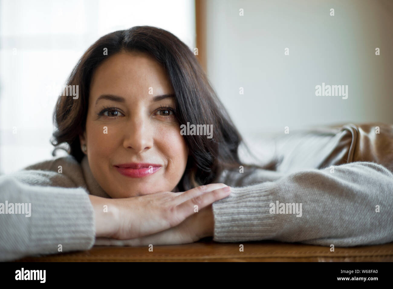 Woman relaxing at home. Banque D'Images