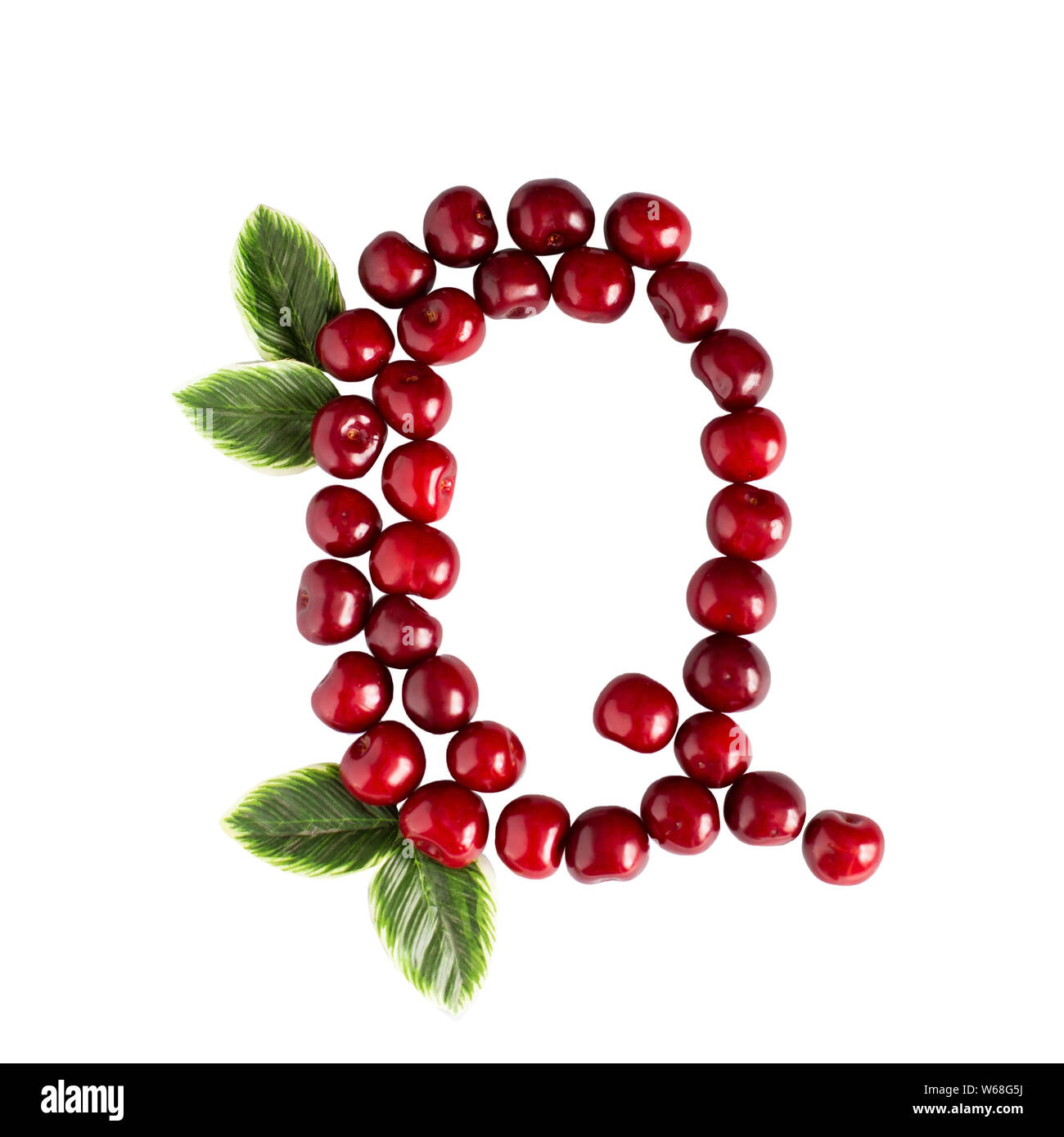 Un Anglais lettre Q Alphabet de cerises mûres. Isoler sur fond blanc. L'été, concept en bonne santé. Petits fruits juteux. Banque D'Images