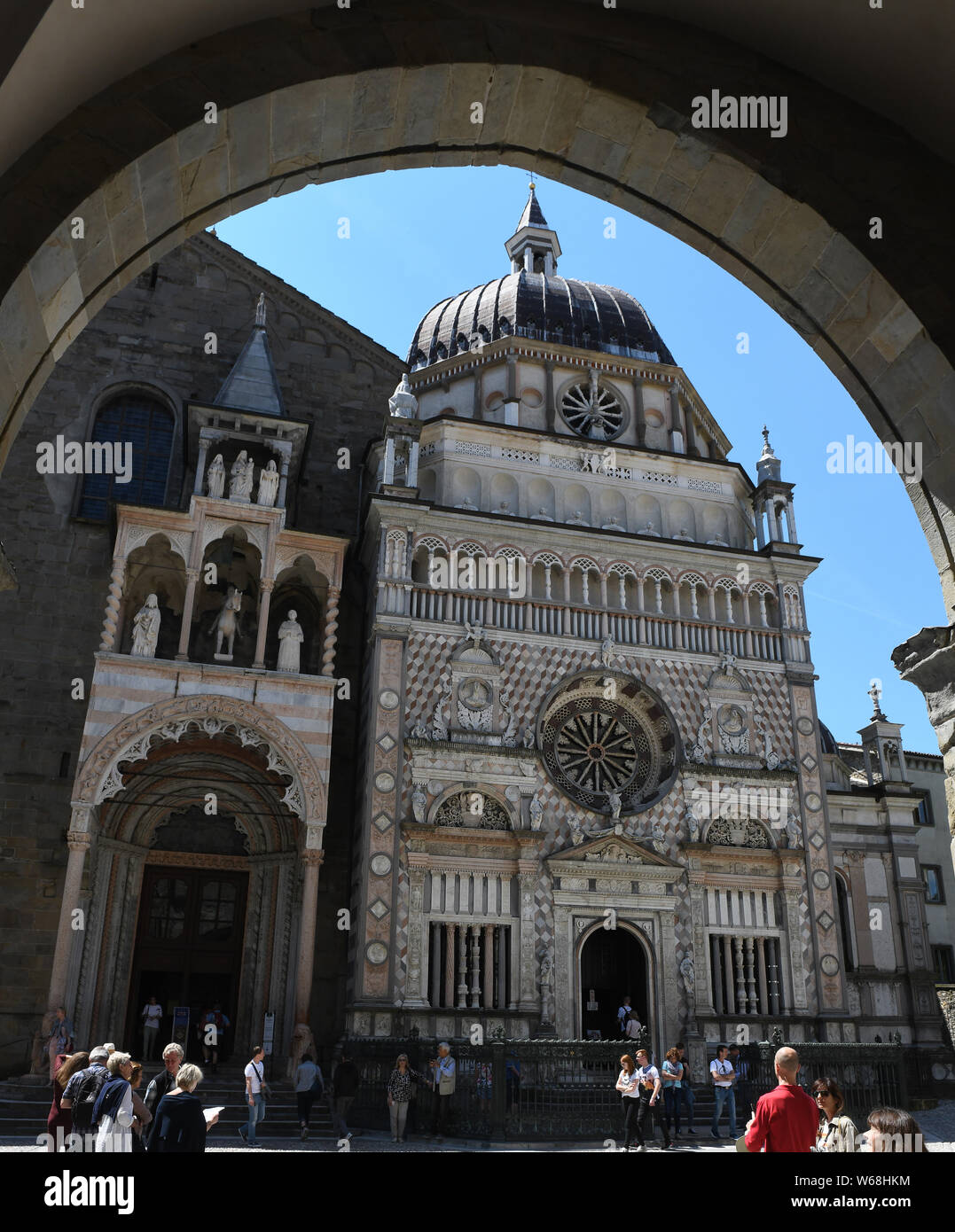 Cappella Colleoni et Basilica di Santa Maria Maggiore à la place du Duomo de la ville haute de Bergame, Lombardie, Italie Banque D'Images