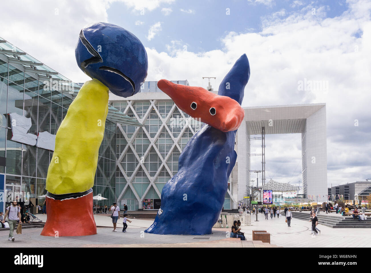 La Défense nationale, art sculptures dessins de Joan Miro 'Deux
