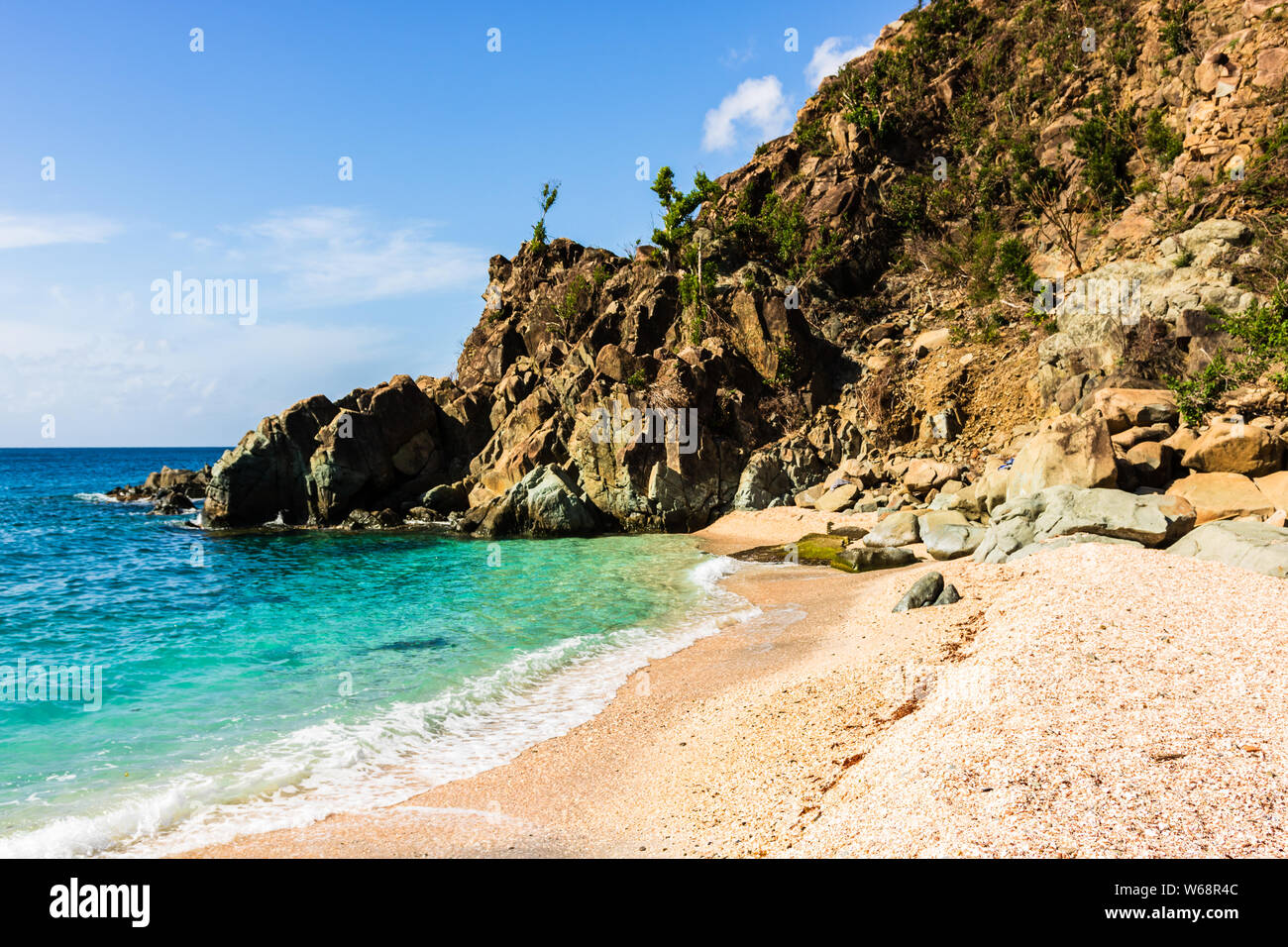 Photo de voyage de Saint Barth's, l'île des Caraïbes. La célèbre plage de Shell Beach, à St-barth's (St. Bart's) des Caraïbes. Banque D'Images