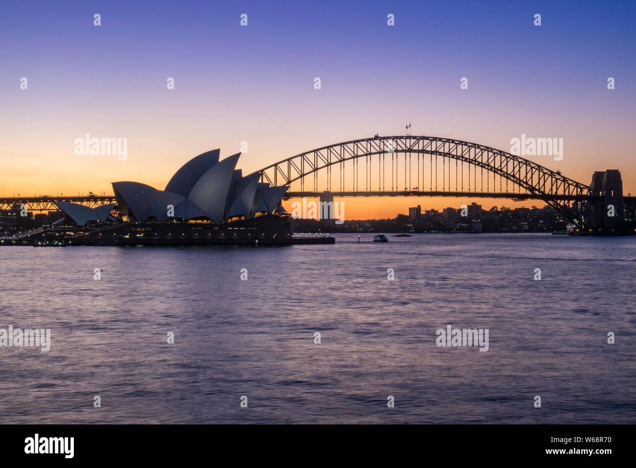 L'Opéra de Sydney est un lieu d'exposition Performing Arts Centre à Sydney Harbour à Sydney, Nouvelle-Galles du Sud, Australie. C'est l'un du 20e siècle" Banque D'Images