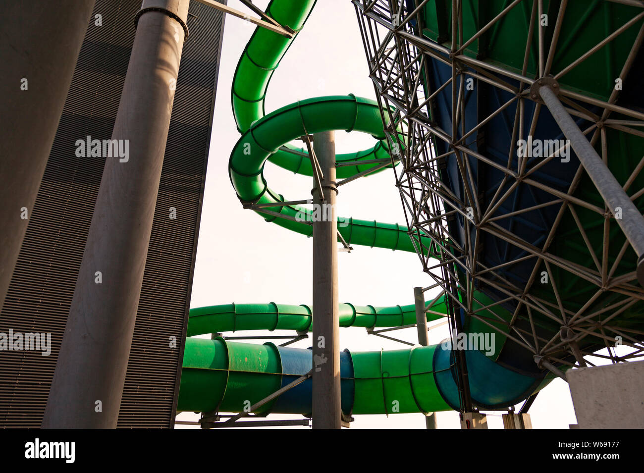 Rodby, Danemark - Jun 25, 2019 : grand toboggan au parc aquatique Lalandia Banque D'Images