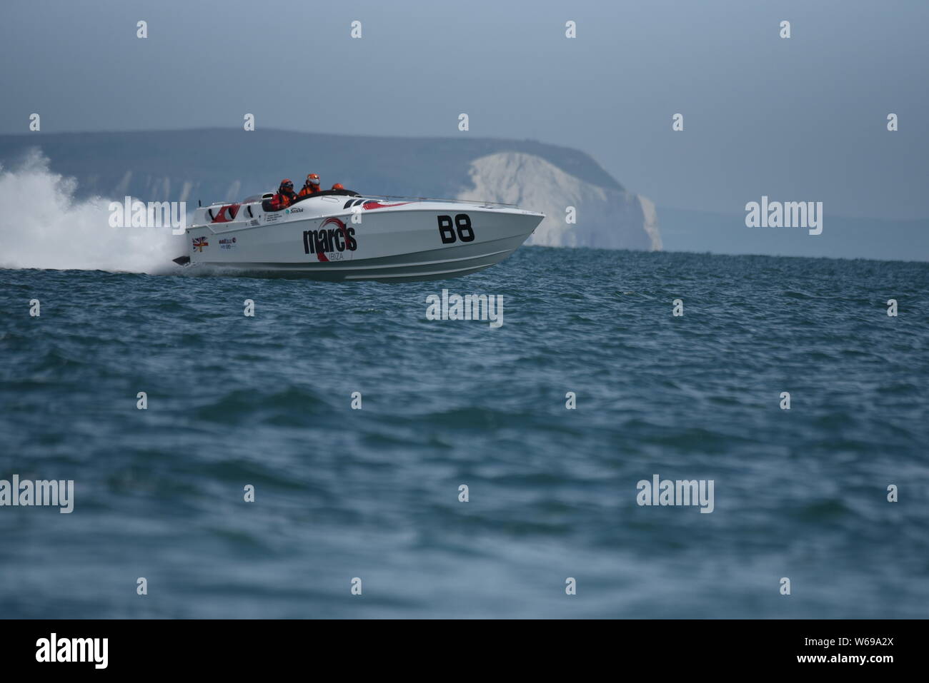 Bateau de course à l'UKOPRA Poole 1002019 bateau de course dans le Solent Banque D'Images