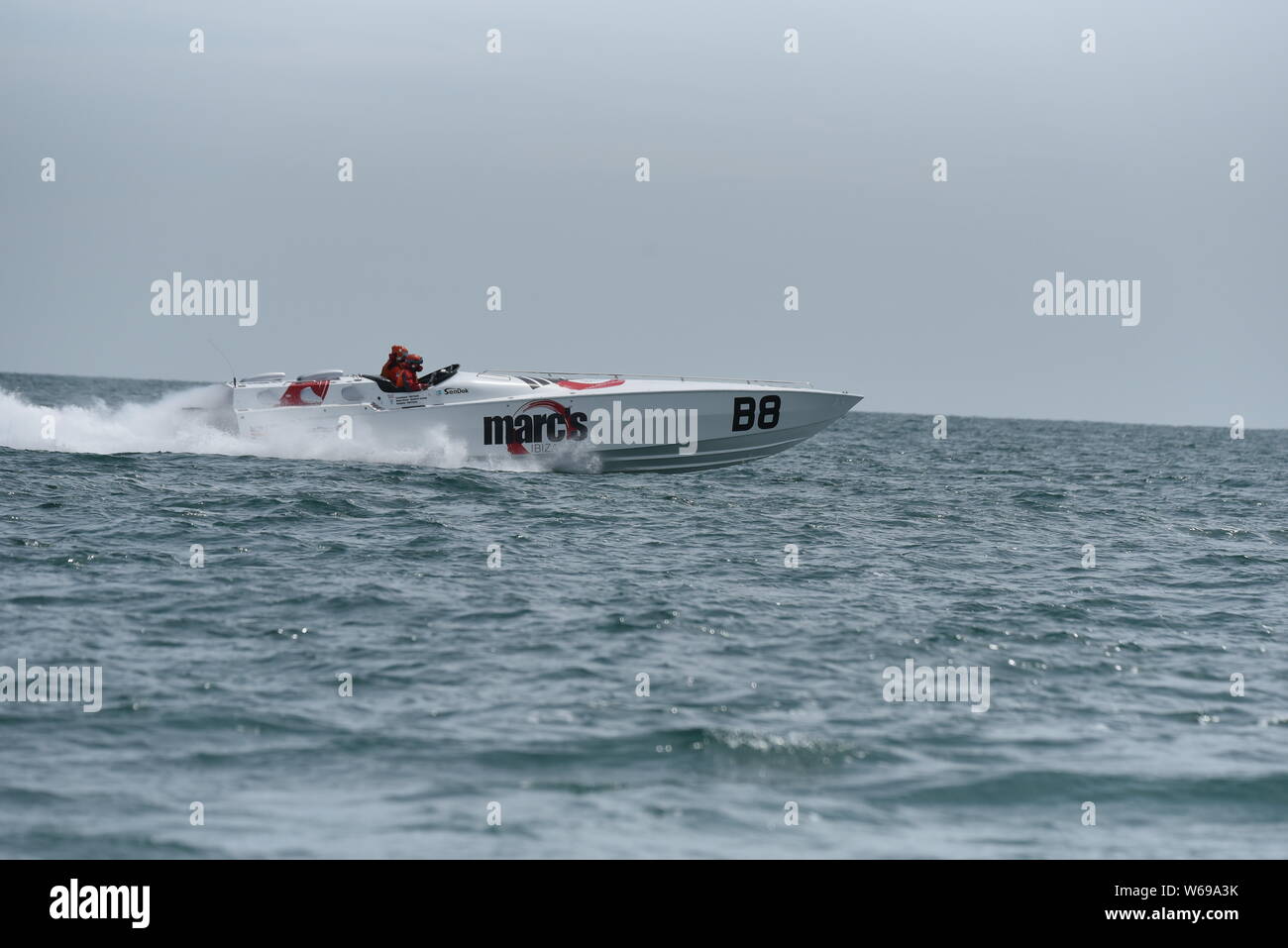 Bateau de course à l'UKOPRA Poole 1002019 bateau de course dans le Solent Banque D'Images