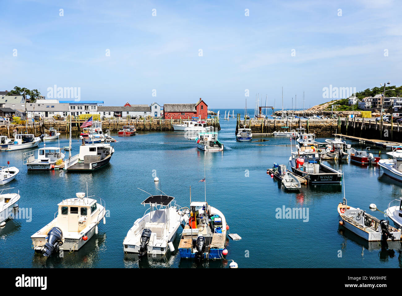 Vue sur la baie et la marina à Rockport, Massachusettes une ville portuaire typique de la Nouvelle-Angleterre. Banque D'Images