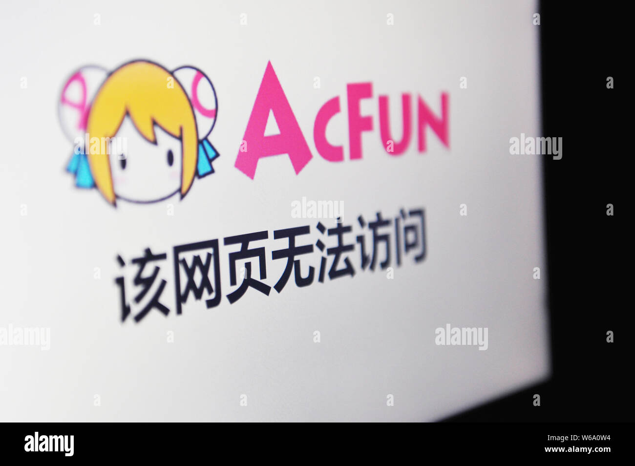 --FILE--un netizen chinois chinois navigue sur site de partage de vidéos AcFun en Anqing ville, est de la Chine la province de l'Anhui, du 2 février 2018. L'attaque des pirates Banque D'Images