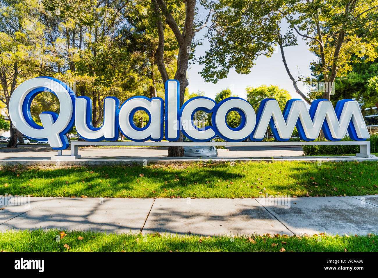 31 juillet 2019 Santa Clara / CA / USA - Qualcomm signe à leur bureau de la Silicon Valley, Qualcomm, Inc. est une multinationale américaine et semi-conducteurs tél. Banque D'Images