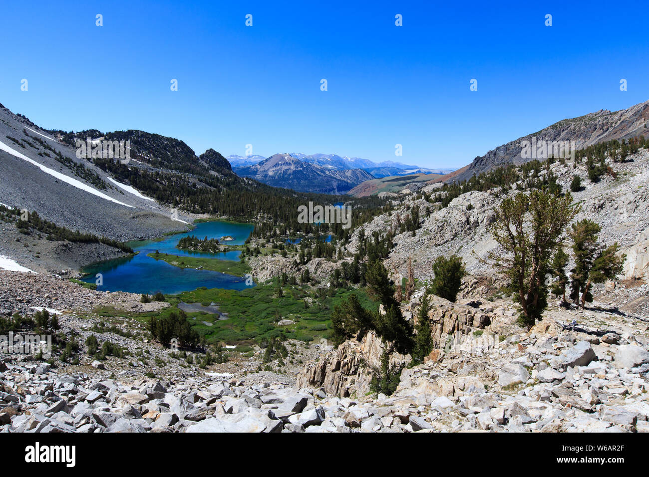 Mammoth Lakes, CA-Juillet 30, 2019. Barney Lake vu de Duck passent près de Mammoth Lakes, CA. Banque D'Images