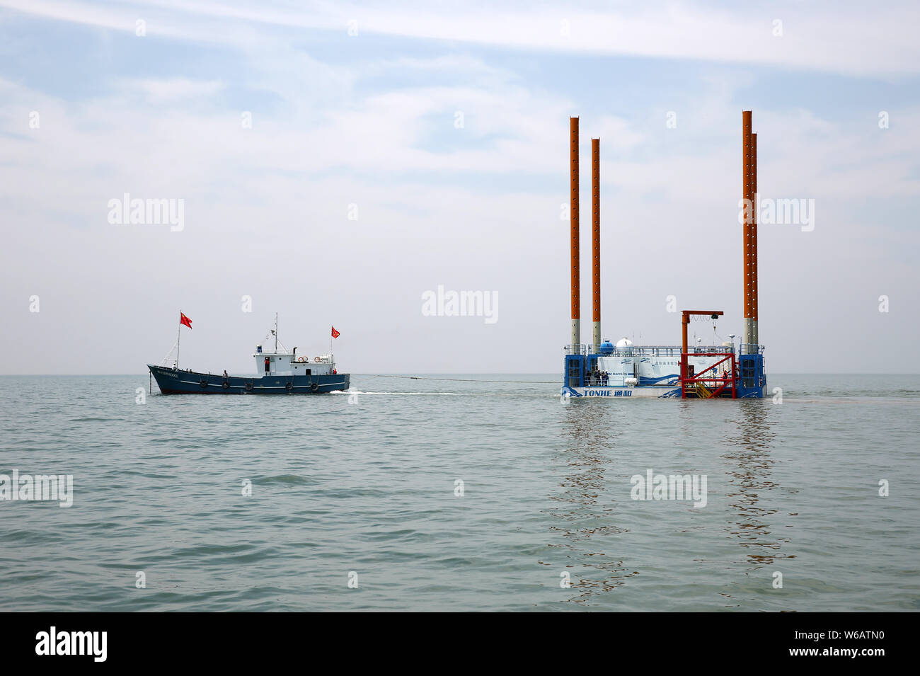 Vue sur le Delta du Fleuve Jaune de jack la première plate-forme ocean ranch à Dongying City, Shandong province de Chine orientale, le 25 juin 2018. Le fleuve Jaune Banque D'Images