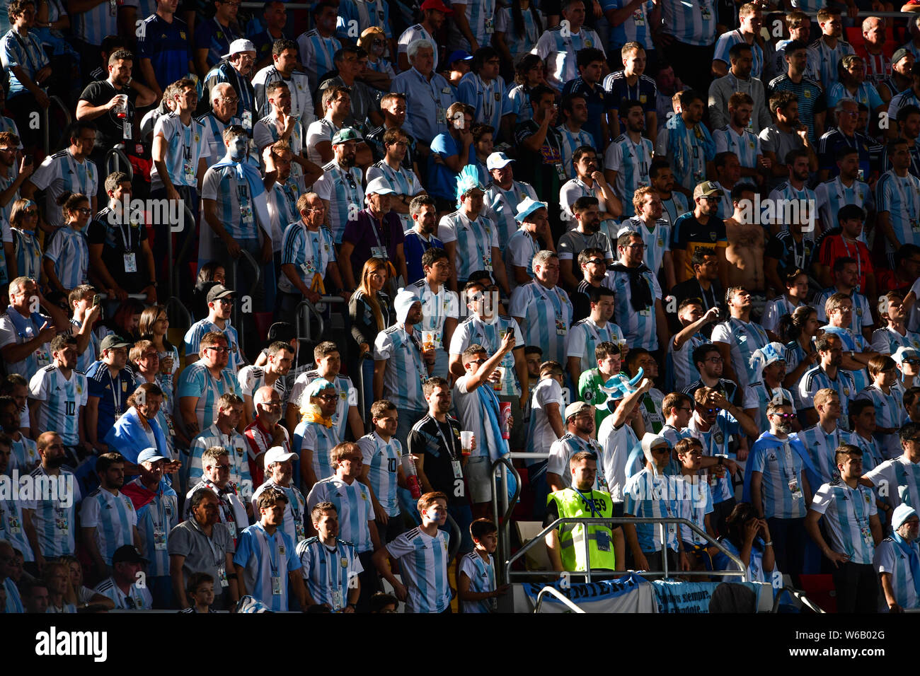 Des fans de football d'Argentine, regarder le groupe d match entre l'Argentine et l'Islande au cours de la Coupe du Monde de 2018 à Moscou, Russie, 16 juin 2018. Banque D'Images