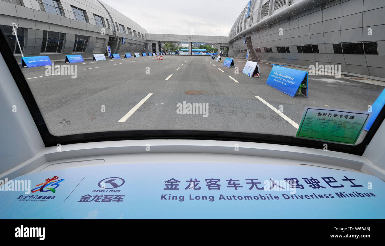 Le Apolong, la première auto-conduite développé conjointement par bus la microcirculation et les chinois Baidu véhicule commercial bouilloire King Long, est photo Banque D'Images