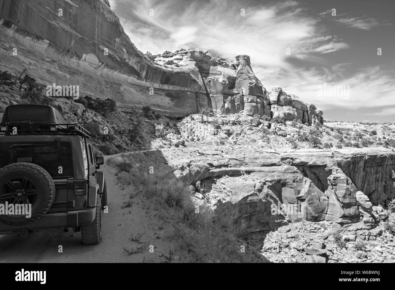 Chemin de terre étroit près de Moab, Utah... Banque D'Images