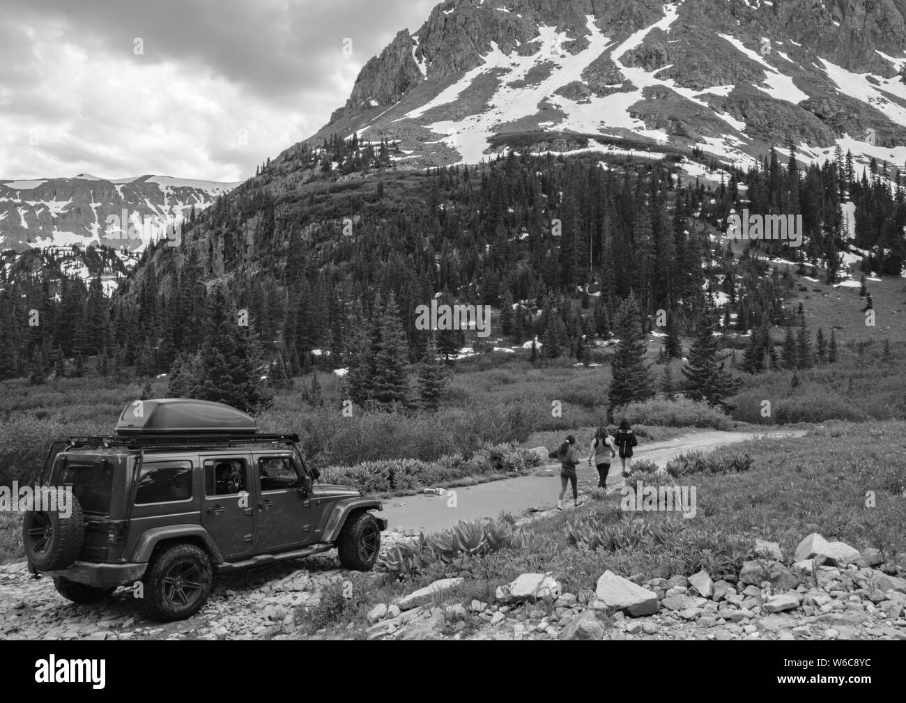 L'exploration du bassin du garçon Yankee sentier près de Ouray, Colorado... Banque D'Images