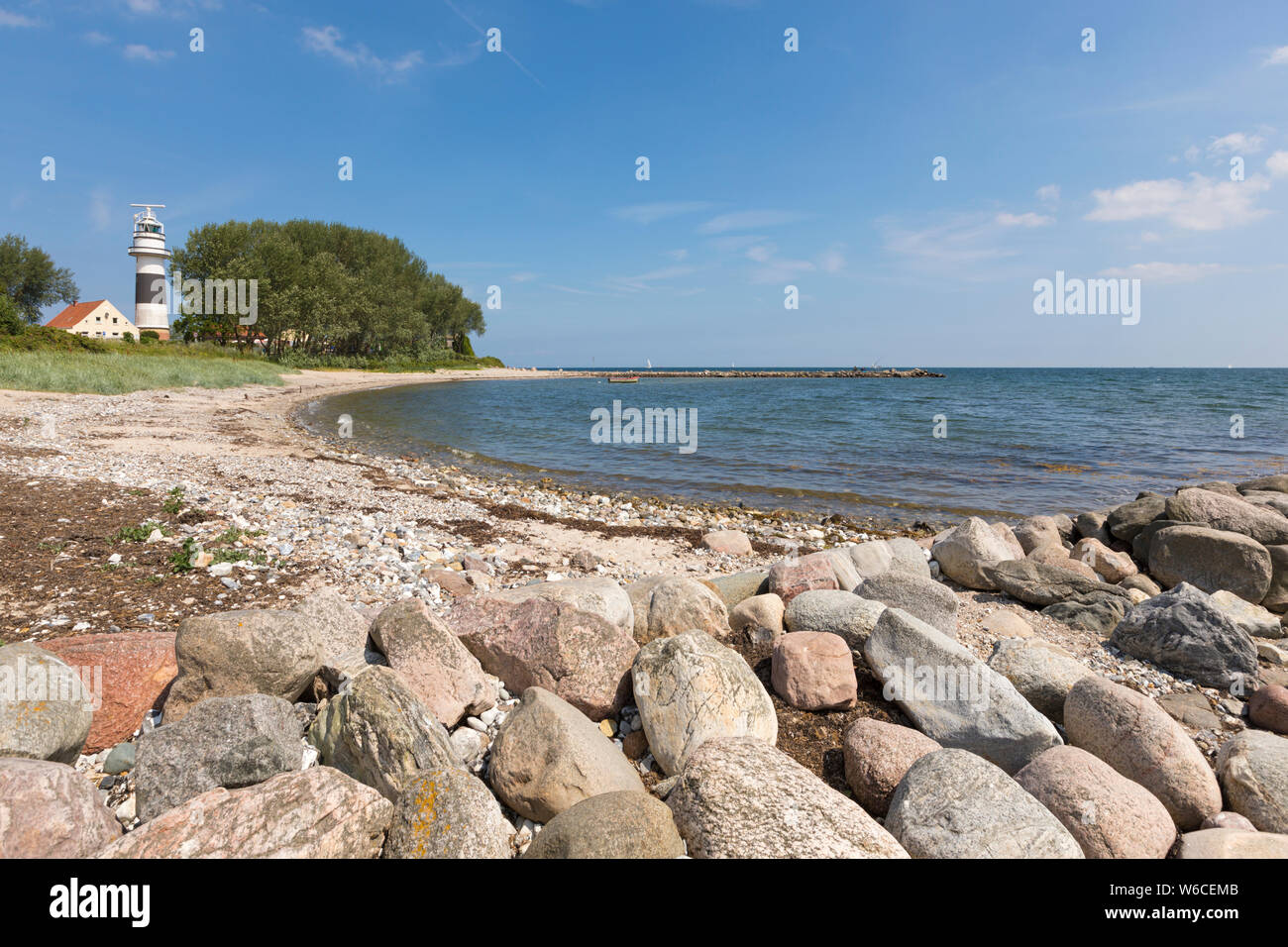 Côte de la Mer Baltique avec phare Bülk et plage de Strande Banque D'Images