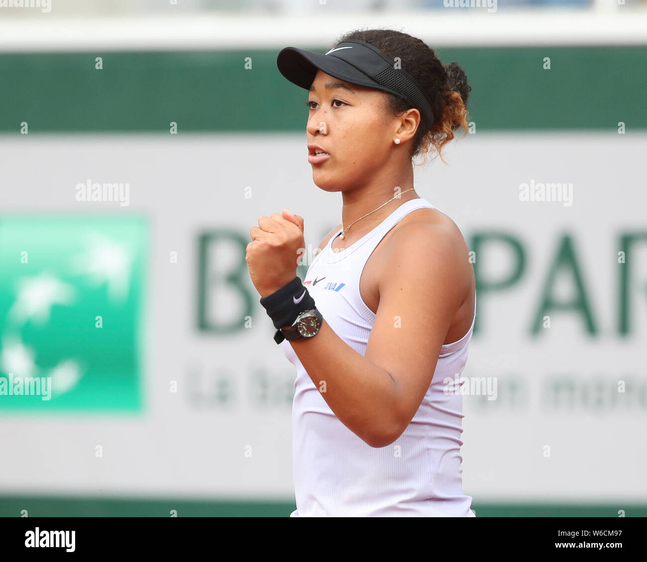"Voir l'joueur de tennis japonais Osaka à pcelebrating Naomi l'Open de France 2019 Tournoi de tennis, Paris, France Banque D'Images
