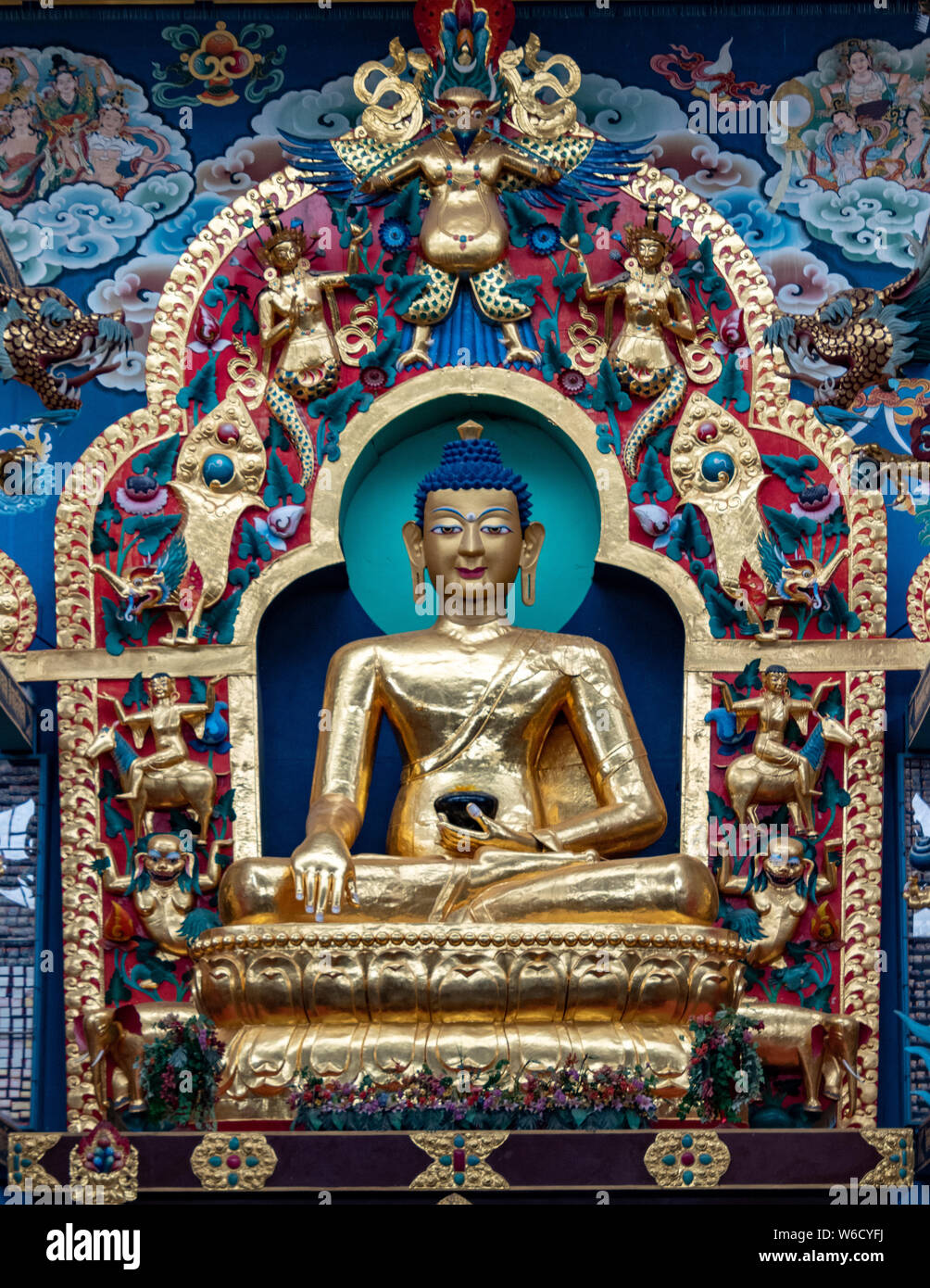 Le monastère Nyingmapa Namdroling est le plus grand centre d'enseignement de la lignée Nyingma du bouddhisme tibétain dans le monde. Banque D'Images