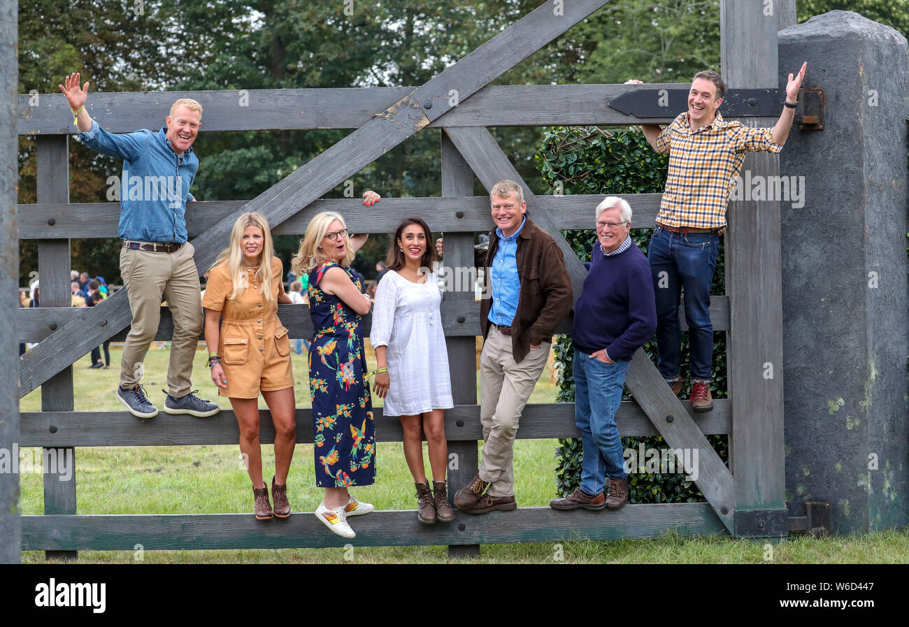 Les présentateurs de la BBC Countryfile (de gauche à droite) Adam Henson, Ellie Harrison, Charlotte Smith, Anita Rani, Tom Heap, John Craven et Joe Crowley en avant de la BBC Countryfile Vivre à Blenheim Palace, Oxfordshire. Banque D'Images