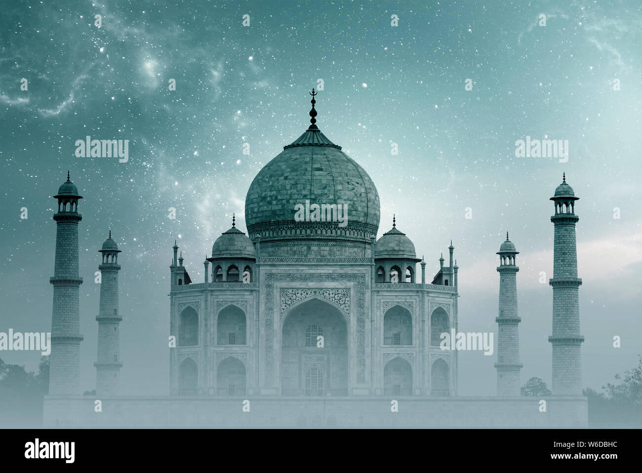 Taj Mahal Inde, ciel de nuit avec des étoiles et Brouillard sur Taj Mahal à Agra Banque D'Images
