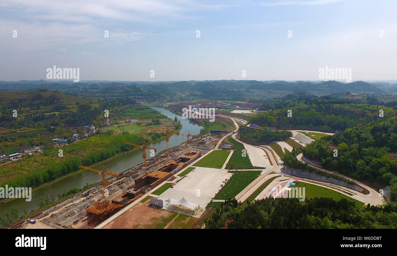 Une vue aérienne du site de construction d'une réplique grandeur nature du paquebot Titanic dans le comté de Daying, ville de Suining, sud-ouest de la Chine est Sichu Banque D'Images