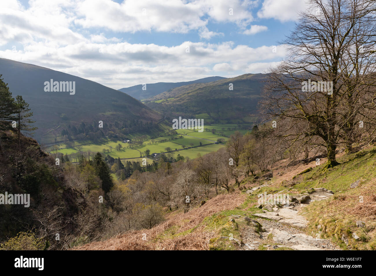 Minffordd, Gwynedd, Pays de Galles, Royaume-Uni: La vallée de Fawnog à Minffordd depuis le sentier Minffordd, une voie de marche populaire qui mène à Cadair Idris. Banque D'Images