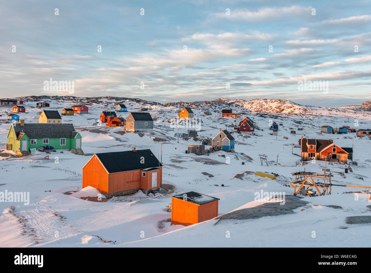 Maisons colorées dans le règlement, les Inuits Oqaatsut, ouest du Groenland Banque D'Images